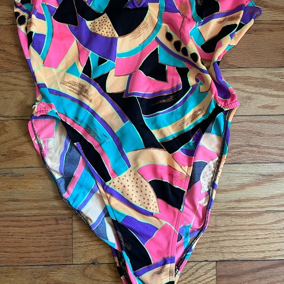 ‼️SOLD ‼️ Retro 80s Hi-thigh Geometric Swimsuit - Picture 5 of 14